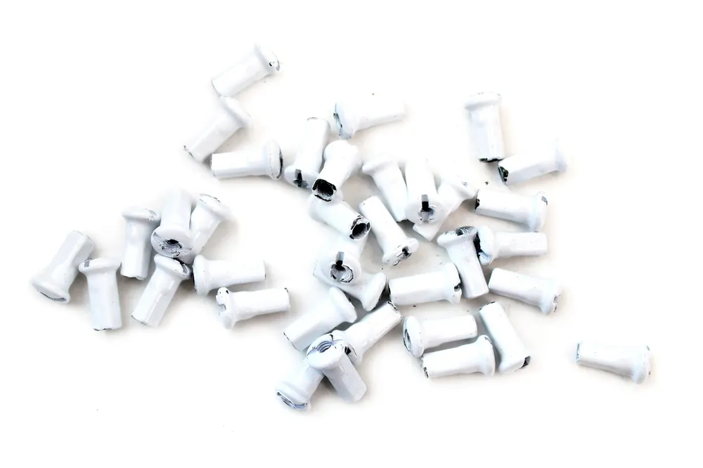 Top-Preis Nippelsatz, Speichennippel, 36 Stück M3,5 aus rostfreiem Messing, Farbe PS Weiß pulverbeschichtet für alle Simson Modelle