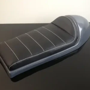 Cafe-Racer SEAT Hump seat, black, white stitching Kostenfreie Lieferung