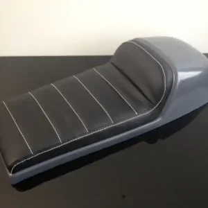 Ausverkauf Cafe-Racer SITZBANK Höckersitzbank, schwarz, weiße Nähte